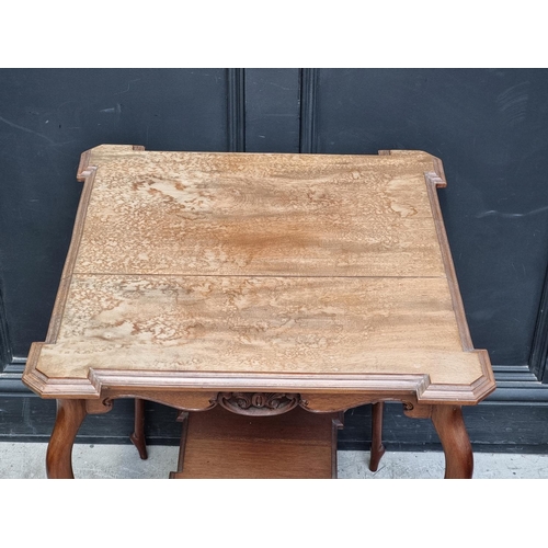 1017 - A late Victorian mahogany centre table, with platform undertier, 60cm wide.