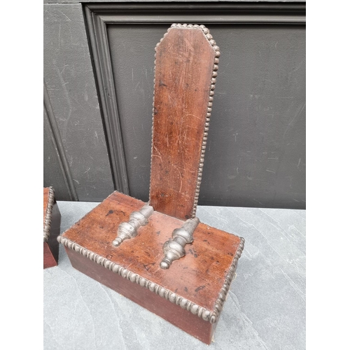 1035 - A pair of mahogany and ebonized plate stands, 37cm high. 