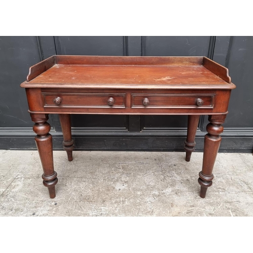 1067 - A Victorian mahogany washstand, 104cm wide. 