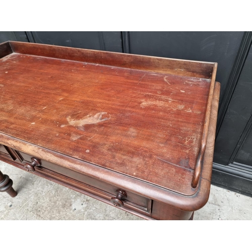 1067 - A Victorian mahogany washstand, 104cm wide. 