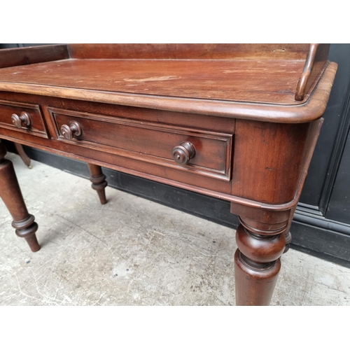 1067 - A Victorian mahogany washstand, 104cm wide. 