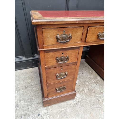 1068 - A circa 1900 mahogany pedestal desk, 107.5cm wide.