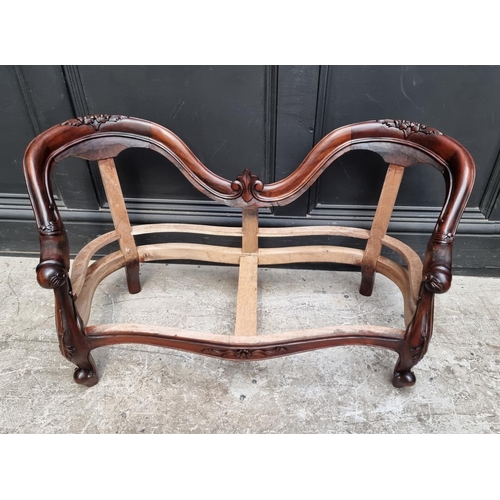 1076 - A Victorian style carved walnut childs' settee, 91cm wide.