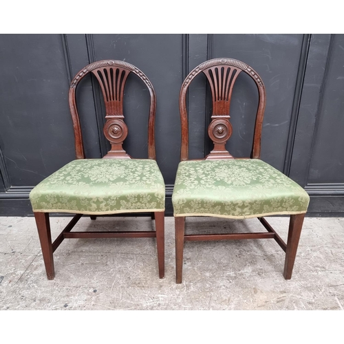 1085 - A pair of George III mahogany dining chairs. (2)