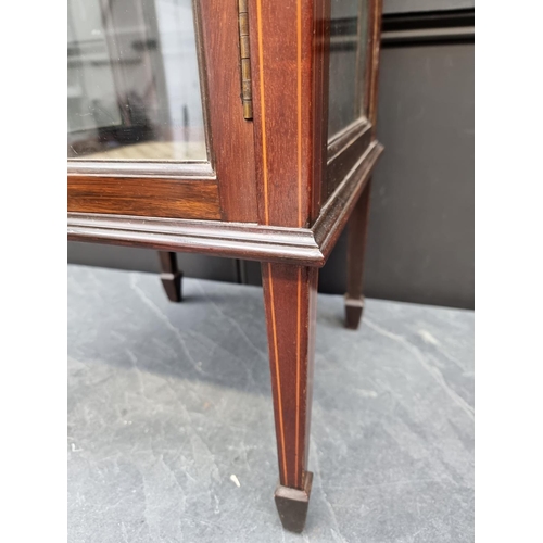 1098 - An unusually small Edwardian mahogany and line inlaid pillar display cabinet, 97cm high.... 