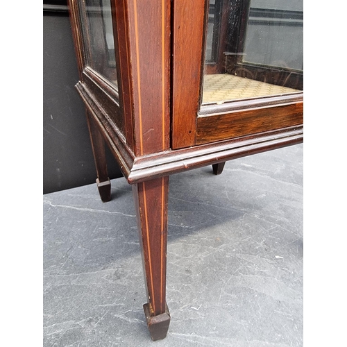 1098 - An unusually small Edwardian mahogany and line inlaid pillar display cabinet, 97cm high.... 