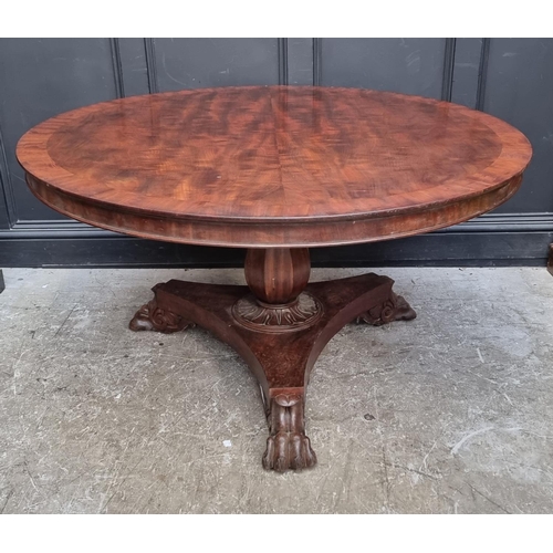 1105 - A Victorian mahogany and crossbanded circular breakfast table, 137cm diameter. ... 