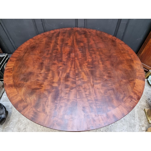 1105 - A Victorian mahogany and crossbanded circular breakfast table, 137cm diameter. ... 