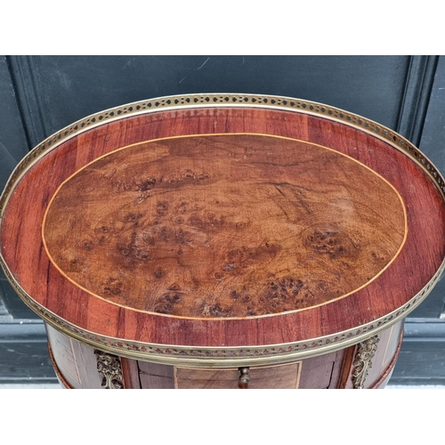 1106 - A Louis XVI style mahogany and walnut gueridon, 43.5cm wide.