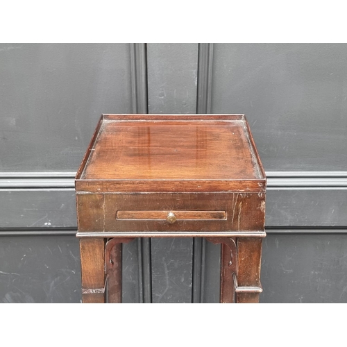 1108 - An antique mahogany urn stand, 24.5cm wide, (faults). 