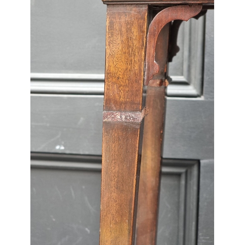 1108 - An antique mahogany urn stand, 24.5cm wide, (faults). 