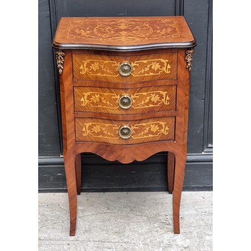 1109 - A 19th century Continental walnut gueridon, 48cm wide.