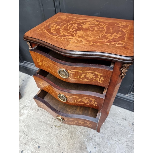 1109 - A 19th century Continental walnut gueridon, 48cm wide.