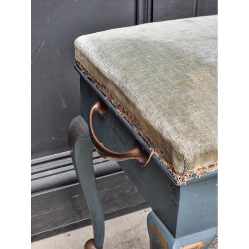 1121 - A blue and gilt painted duet stool, with hinged seat, 93cm wide.