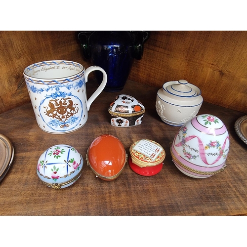 1230 - WITHDRAWN: A mixed group of ceramics and other items, to include a Pearlware chestnut basket, 29cm w... 