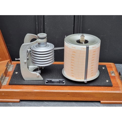 1405 - A mahogany barograph, by Carl Zeiss, 35cm wide.