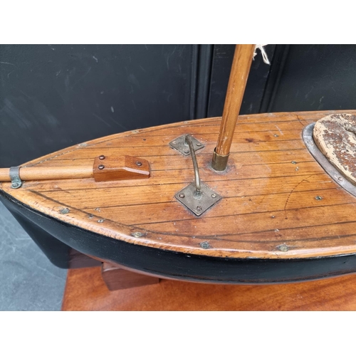 1417 - A vintage pond yacht, the hull 66cm long, on mahogany stand.