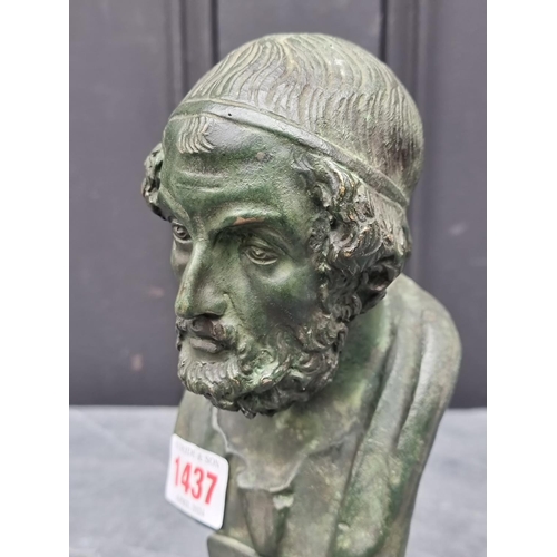 1437 - After the Antique, a Grant Tour style bronze bust of Homer, 22.5cm high.