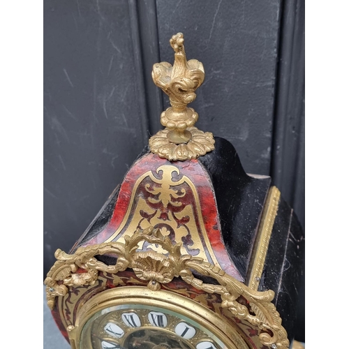 1478 - A Louis XV style simulated tortoiseshell Boulle mantel clock, 37cm high.