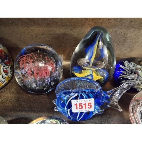 1515 - A collection glass paperweights. (21)