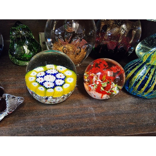 1515 - A collection glass paperweights. (21)