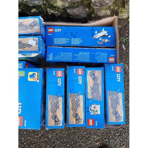 1798 - LEGO: 12 sealed box sets comprising: City Series (10) and Creator (2); together with 3 part set... 