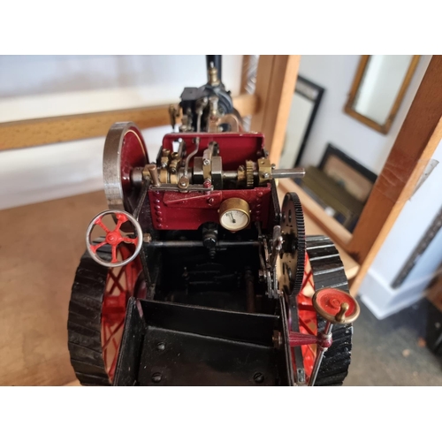 1726 - A good scratch built live steam traction engine, 37cm long.