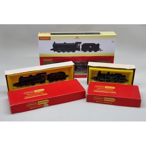 1804 - Railway: Hornby 00 gauge: a boxed locomotive No.63443 Early BR Class Q6; together with two furt... 