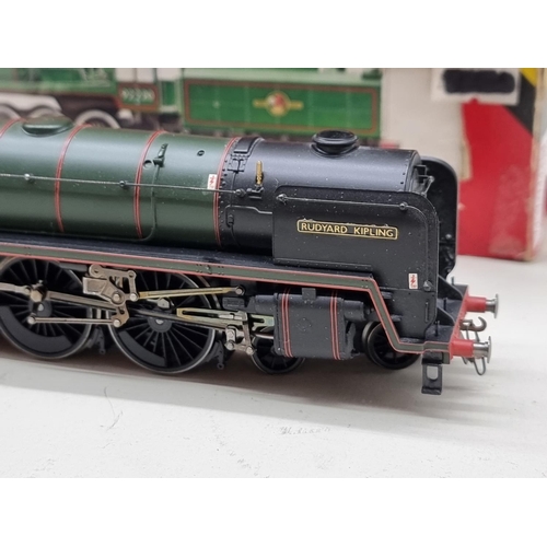 1805 - Railway: Hornby 00 gauge: locomotive 'Evening Star' BR Standard Class 9F; together with a GWR P... 