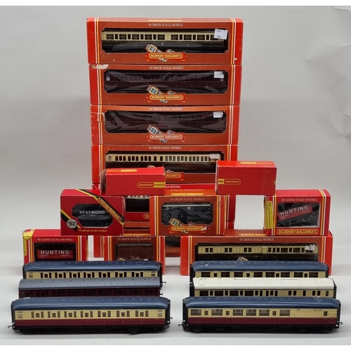 1808 - Railway: Hornby 00 gauge: a collection of coaches and wagons; together with a signal, most boxe... 