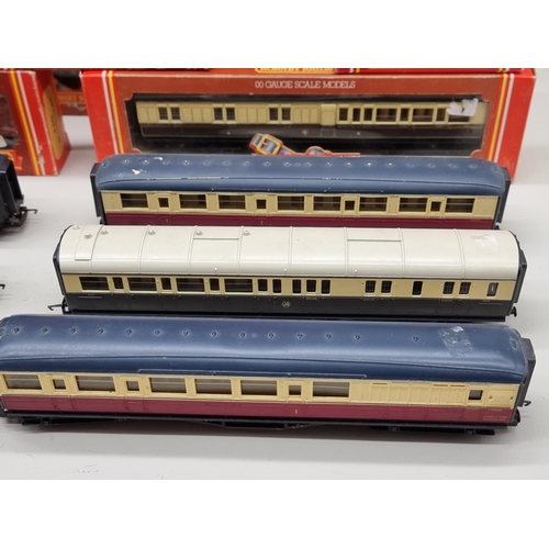 1808 - Railway: Hornby 00 gauge: a collection of coaches and wagons; together with a signal, most boxe... 