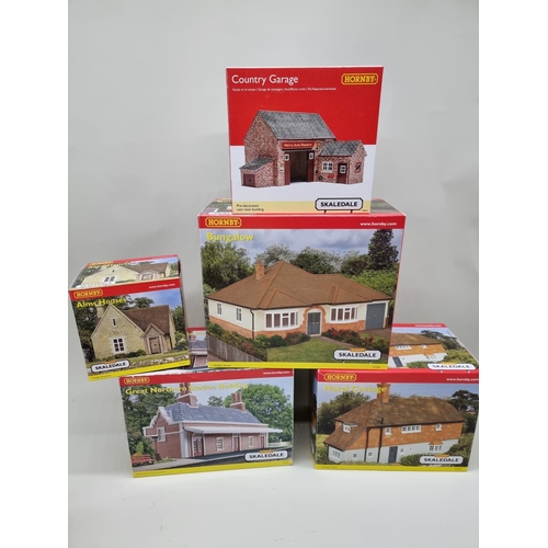 1809 - Hornby: a group of boxed Skaledale model buildings, to include The Old Smithy; Hazel Cottage, R... 