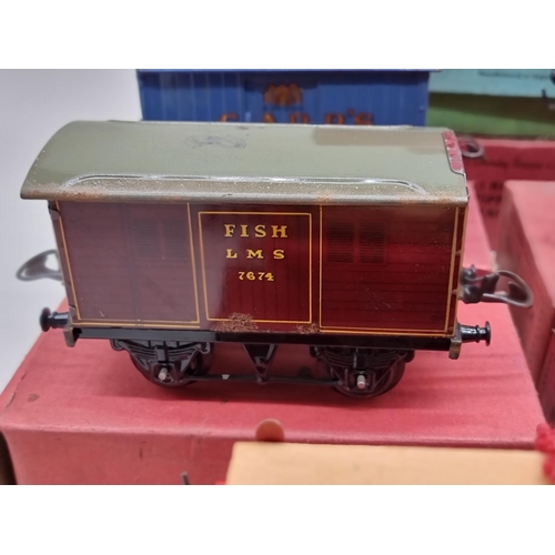 1813 - Hornby: a collection of boxed O gauge wagons and trucks to include: 'Carr's Biscuits'; Fish Van... 