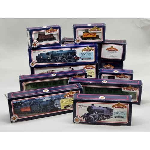 1814 - Railway: Bachmann 00 gauge: a collection of locomotives, to include: 31.152 Black Livery; 31-70... 