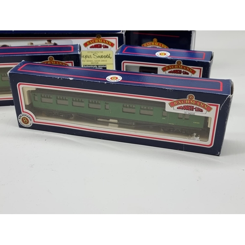 1814 - Railway: Bachmann 00 gauge: a collection of locomotives, to include: 31.152 Black Livery; 31-70... 