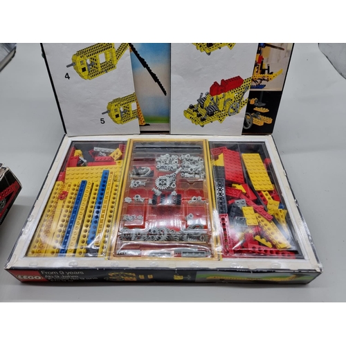 1828 - LEGO: 2 vintage box sets, 851 & 852, both with instruction booklets; together with a part s... 