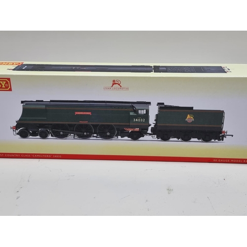 1829 - Hornby: R3445 West Country Class '34032 Camelford'; together with 2 R4743 coaches, all boxed. (... 