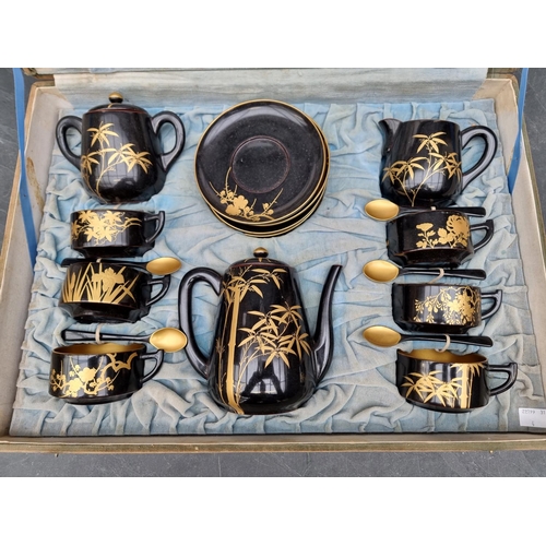 1770 - A 1920s/30s Japanese lacquer coffee service, the tray 48.5cm wide, cased.