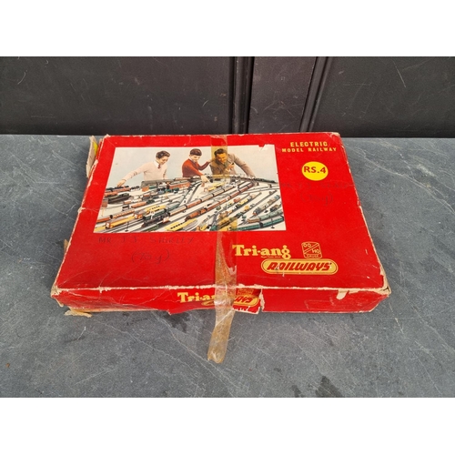 1842 - Triang: a vintage electric train set No.RS.4, in playworn condition, in remains of original box... 