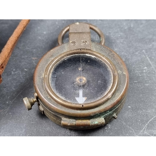 158 - A WWI British Verners Pattern VII officer's military compass, by E Koehn Geneva, dated 1915 with bro... 