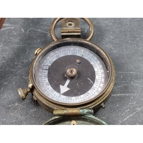 158 - A WWI British Verners Pattern VII officer's military compass, by E Koehn Geneva, dated 1915 with bro... 