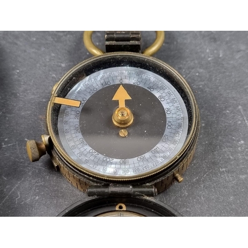 159 - A WWI British Verners Pattern VII officer's military compass, by B L Switzerland, dated 1915 with br... 