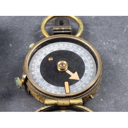 162 - A WWI British Verners Pattern VII officer's military compass, by E Koehn Geneva, dated 1915 with bro... 