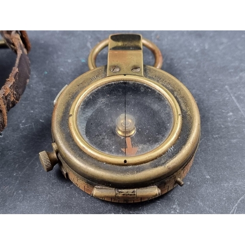 165 - A WWI British Verners Pattern VIII officer's military compass, by French Ltd, dated 1918 with broad ... 