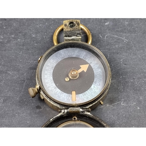 166 - A WWI British Verners Pattern VII officer's military compass, by Cruchon and Emons, dated 1916 with ... 