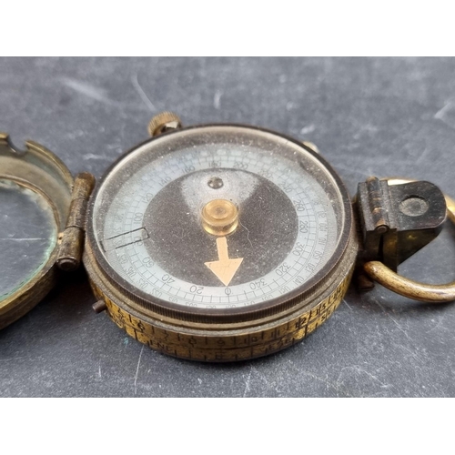 170 - A WWI British Verners Pattern VII officer's military compass, by E Koehn Geneva, dated 1915 with bro... 