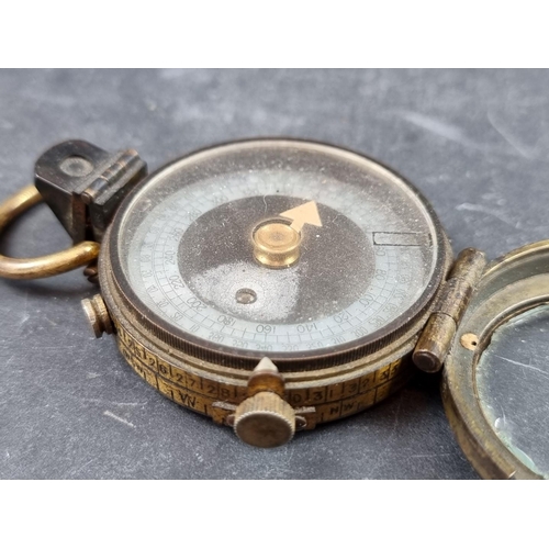 170 - A WWI British Verners Pattern VII officer's military compass, by E Koehn Geneva, dated 1915 with bro... 