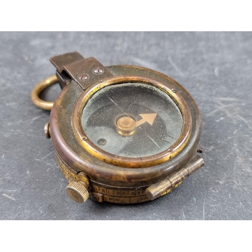 170 - A WWI British Verners Pattern VII officer's military compass, by E Koehn Geneva, dated 1915 with bro... 