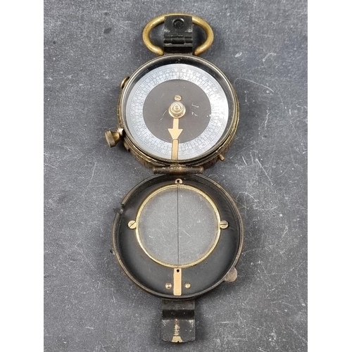 172 - A WWI British Verners Pattern VII officer's military compass, by Cruchon and Emons, dated 1916 with ... 