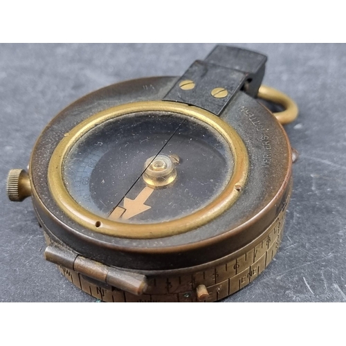 172 - A WWI British Verners Pattern VII officer's military compass, by Cruchon and Emons, dated 1916 with ... 